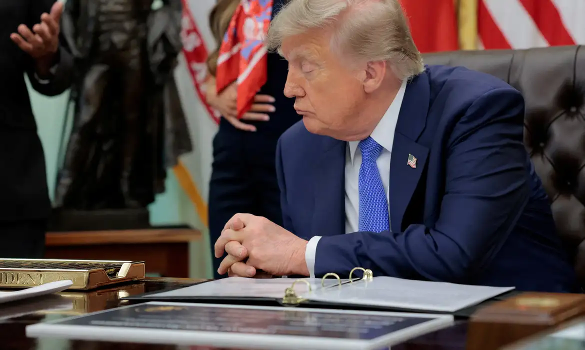 Presidente dos EUA, Donald Trump, assina decreto sobre vacinas na Casa Branca
  10 de agosto de 2026   REUTERS/Kylie Cooper