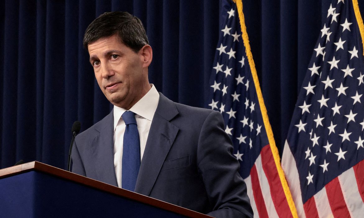 FILE PHOTO: U.S. Federal Reserve Chairman Kevin Warsh holds a press conference at the Federal Reserve, in Washington, D.C., U.S. July 29, 2026. REUTERS/Evelyn Hockstein/File Photo