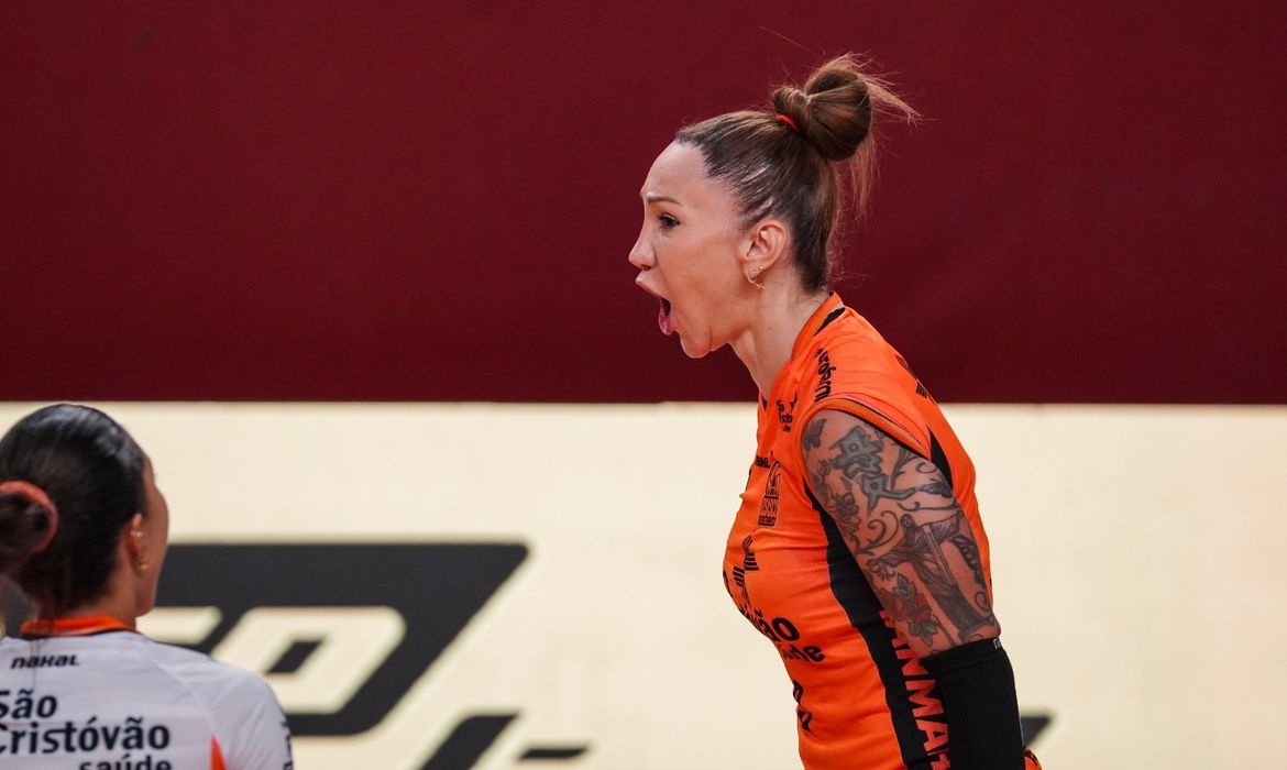 Tifanny se pronuncia após regra que veta trans no vôlei: