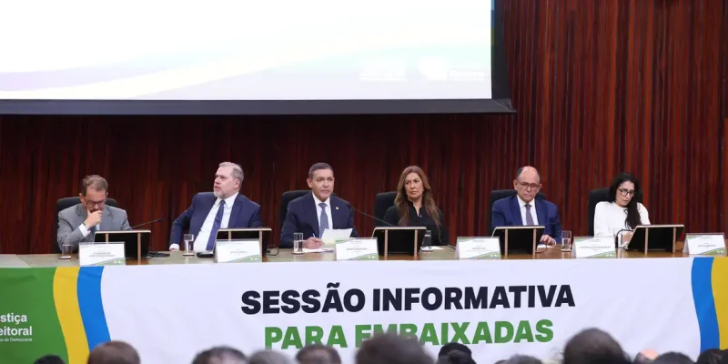 Sessão informativa para embaixadas no TSE 17.08.2026
Foto: Luiz Roberto/TSE