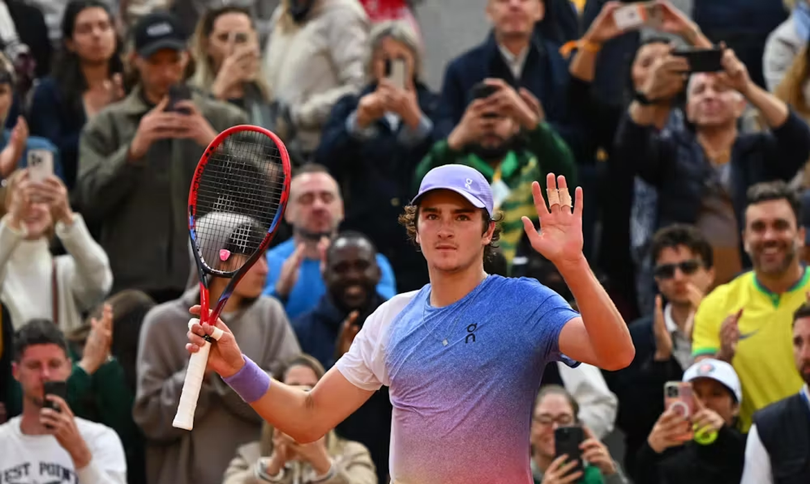 João Fonseca vence estreia da chave de simples de Roland Garros, em 27/05/2025