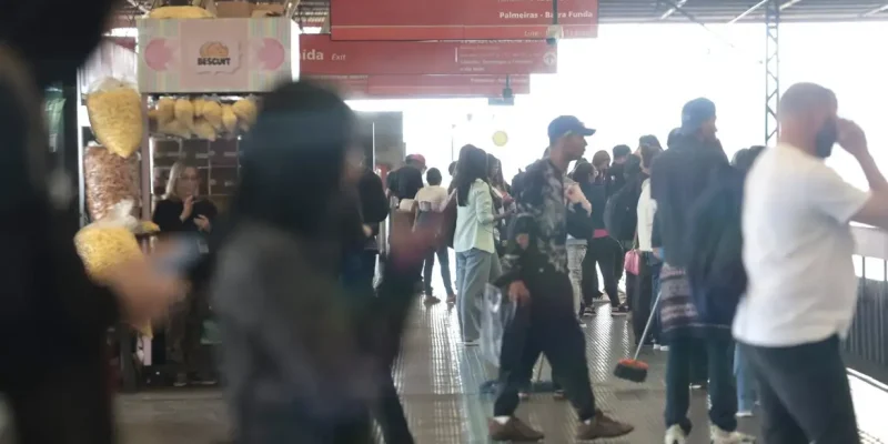 São Paulo (SP)-04/08/2026 . Movimento na Estação Itaquera do Metrô/CPTM, devido a greve dos trens .
Foto: Paulo Pinto/Agencia Brasil