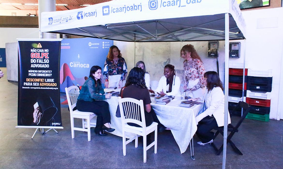 OABRJ realiza ação de conscientização contra o golpe do falso advogado. Foto: OAB/RJ