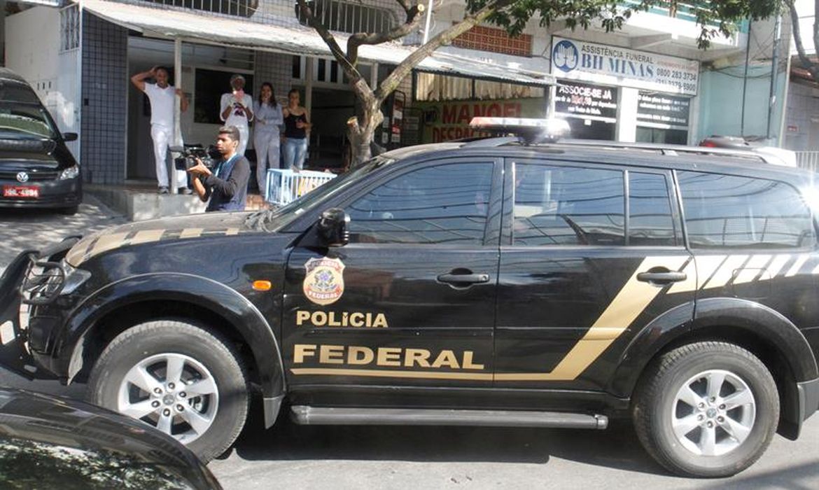 Andrea Neves, irmã do senador suspenso Aécio Neves (PSDB-MG), é levada Polícia Federal em Belo Horizonte