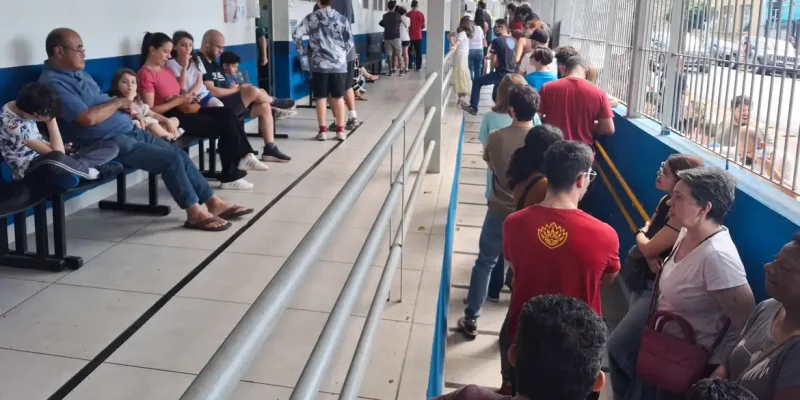 Fila nos postos para vacinação. Foto:  Bruno Bocchini/Agência Brasil