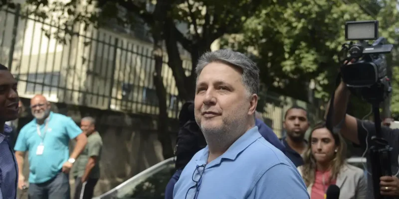 O ex-governador do Rio, Anthony Garotinho, é liberado do presídio de Benfica onde foi preso, durante a Operação Secretum Domus