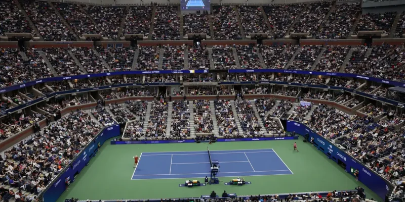 Vista da quadra durante final do US Open de 2025 entre Jannik Sinner e Carlos Alcaraz
7 de setembro de 2025 REUTERS/Shannon Stapleton