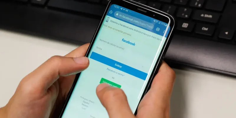 Uso de redes sociais em telefones smartphone