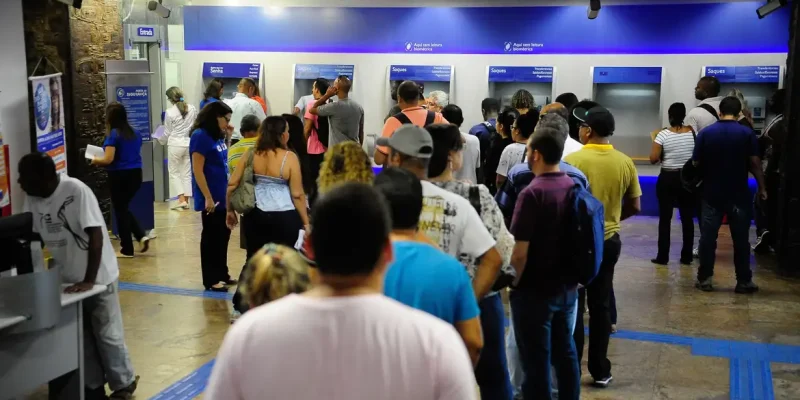 Caixa antecipa atendimentos nas agências do país